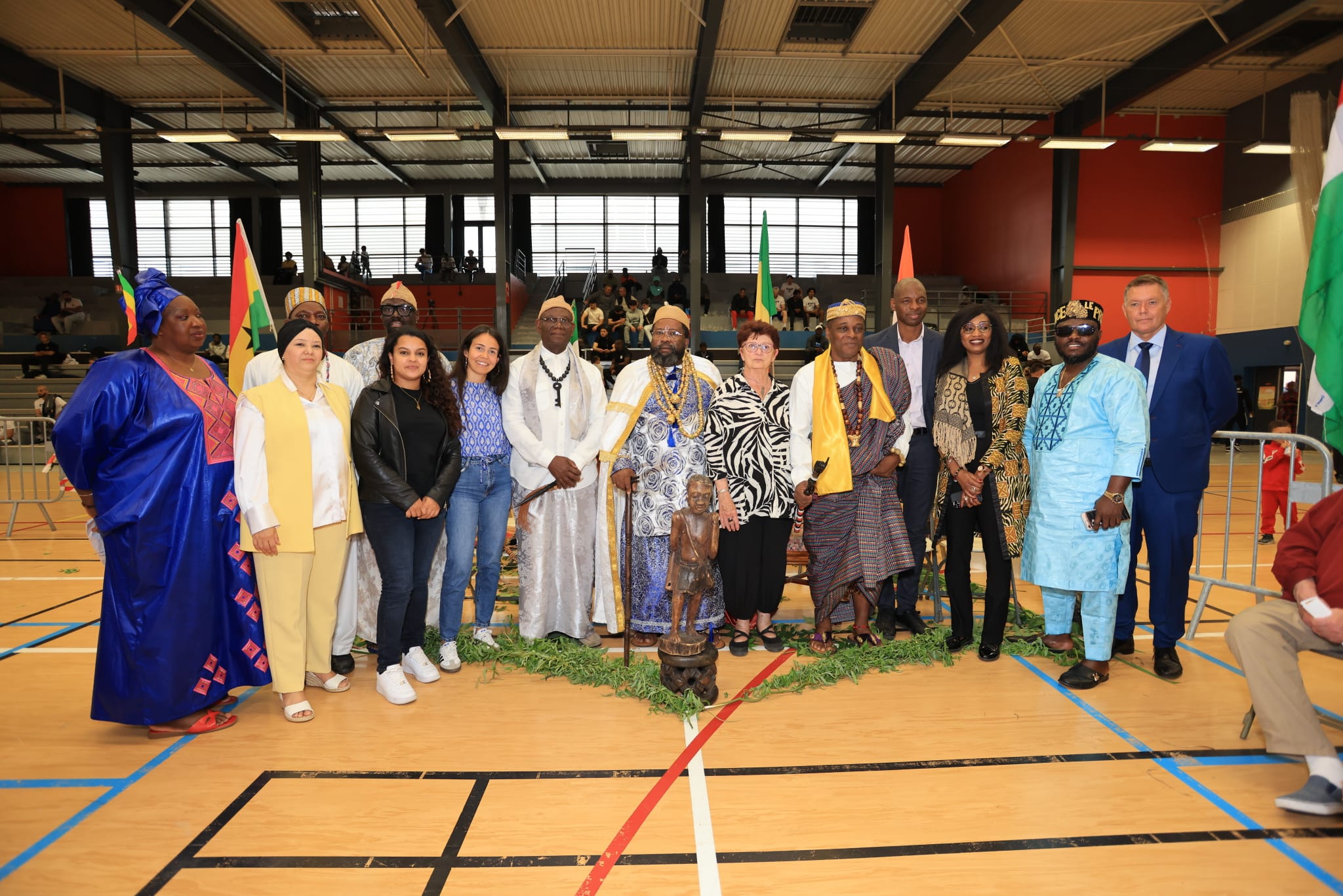 Diplomatie culturelle en France Sa Majesté Nicoué Kpatakpatakou II, Président du CPATC-Bénin, en tournée officielle à Grigny